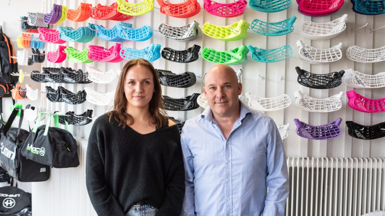 Elin Björke, butikschef i Umeå, och Christian Winkler, vd och ägare Innebandykungen som öppnar i Utopia
